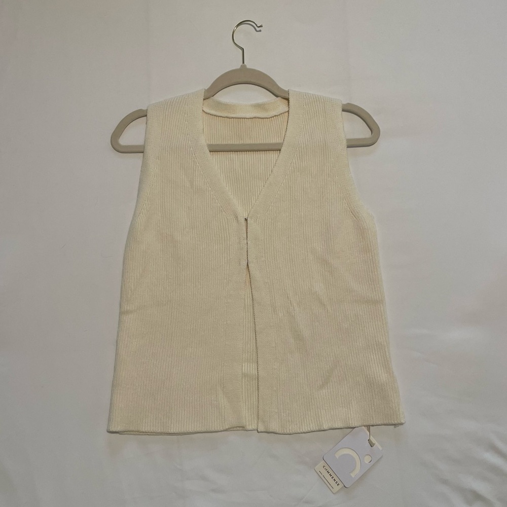 COMMENSE CREAM SWEATER VEST SIZE SMALL